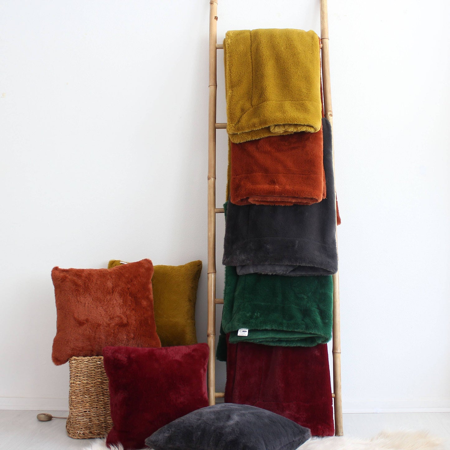Coussin effet fourrure, déhoussable, 40x40cm, RABBIT POP